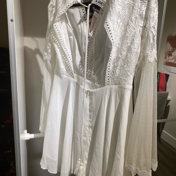 White dress open back - Picture 4 of 4